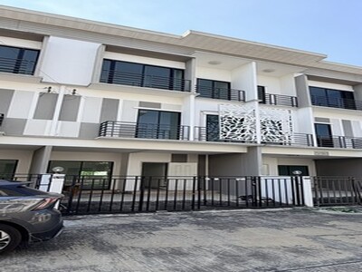 ทาวน์เฮาส์3 ชั้น @nice วัชรพล เทพารักษ์ ทำเลศักยภาพ ในราคาที่ดีที