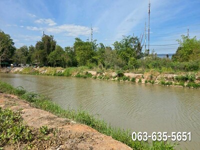 ขายที่สวยติดถนนเลียบคลอง ใกล้ สี่แยกจปร. ต.พรหมณี อ.เมืองนครนายก