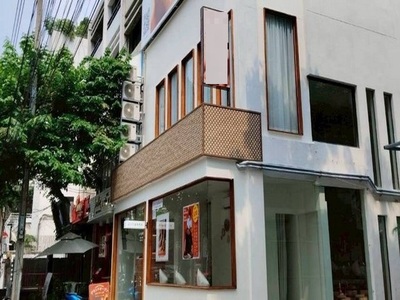 ขายอาคารพาณิชย์ 5 ชั้น 550 ตร.ม. พร้อมลิฟต์ สุขุมวิท 39 ซอยพร้อมศ