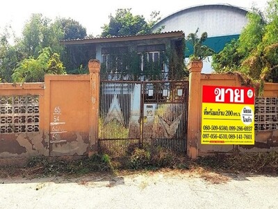 ขายที่ดินพร้อมสิ่งปลูกสร้าง 300 ตารางวา  อยู่ในตัวเมืองสิงห์บุรี