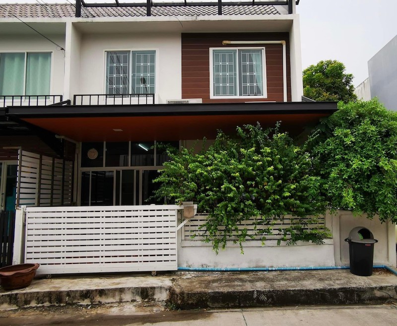 BS624 ขายทาวน์โฮม 2 ชั้น 3ห้องนอน 2ห้องน้ำ  1ห้องครัว อารียา เดอะคัลเลอร์ แจ้งวัฒนะ-ติวานนท์  ถ.ติวานนท์  ปากเกร็ด   นนทบุรี