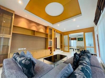 P3261 ให้เช่าบ้านเดี่ยว 3 ชั้น หลังใหญ่ 210 ตรว 4 ห้องนอน ซอยรัชด
