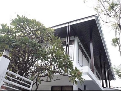 ให้เช่าบ้านเดี่ยว 2 ชั้น 70 ตรว. 3 ห้องนอน ใจกลาง CBD ถนนพระรามที