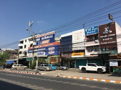 อาคารพาณิชย์ ถ.พหลโยธิน พื้นที่ 50 ตร.ว. 3นอน 4น้ำ