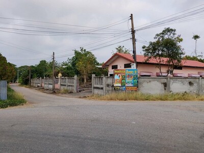 ขายบ้านพร้อมที่ดิน อำเภอหนองบัว จังหวัดนครสวรรค์ เนื้อที่ 1ไร่ 9 