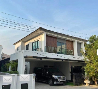 ขายบ้านเดี่ยว2ชั้น หมู่บ้านเซนโทร ชัยพฤกษ์ แจ้งวัฒนะ เนื้อที่ 61 ตรว บ้านหันทิศใต้ มี 4ห้องนอน 5 ห้องน้ำ