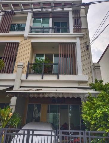 ขายทาวน์โฮม3ชั้น หลังมุม บ้านกลางเมืองลาดปลาเค้า 79 ใกล้เซ็นทรัลรามอินทรา