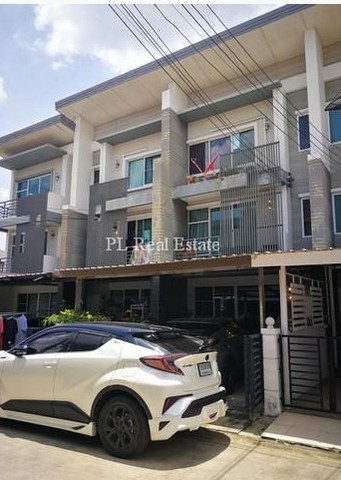 ให้เช่าทาวน์โฮม 3 ชั้น ทาว์นเอเวอนิว พระราม9 กรุงเทพกรีฑา 7 มี 3 ห้องนอน 3 ห้องน้ำ ตกแต่งพร้อมอยู่ 