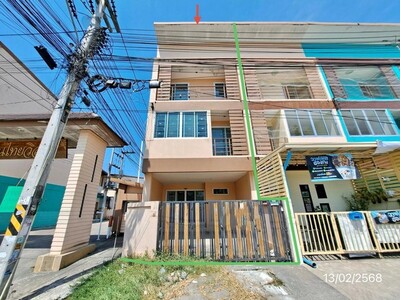ขายทาวน์เฮ้าส์ 3 ชั้นหมู่บ้าน ไทยวิลล่า ต.บึง อ.ศรีราชา จ.ชลบุรี