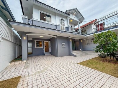 ขายบ้านเดี่ยว 3 นอน มบ.อัมพรเพลส - ศรีราชา ถนนนาพร้าว ใกล้ เจ-พาร