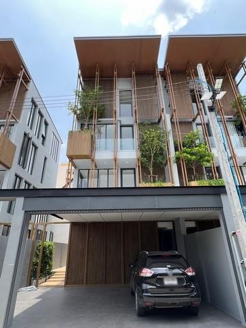 ขายบ้านหรู 3.5 ชั้น โครงการ อะไลฟ์ เอกมัย-รามอินทรา ใกล้เลียบด่วน บ้านหรูโครงการใหม่ สไตล์ Modern Tropical