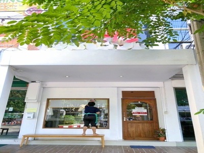 ตลาดเอกมัย 500ม. ดองกิ มอลล์ ทองหล่อ 900ม. อาคาร 18ตร.วา. 72ตร.ม.
