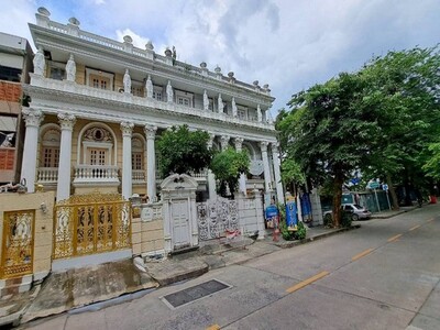 บ้านหรูสไตล์ยุโรปโรมัน ใจกลางกรุงเทพ เดินทางสะดวก ย่านวิภาวดี 