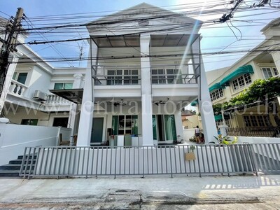 P3 บ้านแฝด หมู่บ้าน การ์เด้นซิตี้ สุขุมวิท 79 หลังริม พร้อมเข้าอย