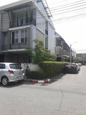 WW058 ขาย ทาวน์โฮม​ 3 ชั้น พร้อม ห้องนอนแบบลอฟท์ อารียาเดลี่ ลาดปลาเค้า