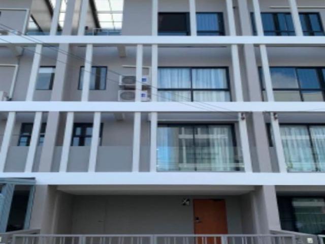 ให้เช่าทาวน์โฮม 3.5 ชั้น Y Residence สุขุมวิท113 ใกล้ BTSแบริ่ง 