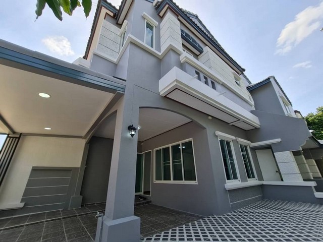 ทาวน์เฮ้าส์ 2 ชั้น หลังมุมหมู่บ้านบุศรินทร์ อ.บางบัวทอง ถ.บางกรวย-ไทรน้อย นนทบุรี