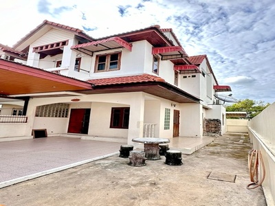 เฟอร์ โลตัส ถ.เก้ากิโล  2ชั้น ม.เกษตร ศรีราชา ตลาดศุภฤกษ์ 36ตร.วา