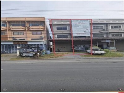 ขายด่วนอาคารพาณิชย์ 3.5 ชั้น 2 คูหา ซอย13