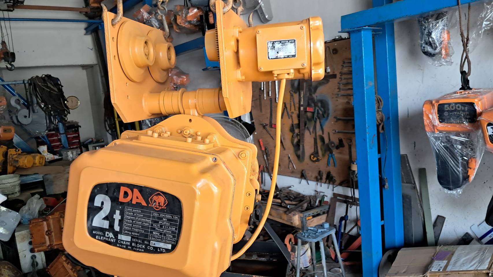 ขายรอกโซ่ไฟฟ้า2ตันยกสูง8เมตรไฟ3เฟสมือสองพร้อมใช้