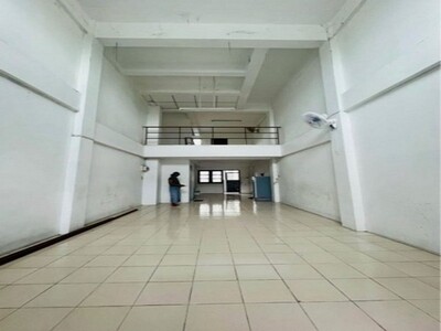 ให้เช่า อาคารพาณิชย์ เส้นศรีราชา-หนองค้อ ทำเลดี ติดถนนหลัก  ให้เช่า อาคารพาณิชย์ เส้นศรีราชา-หนองค้อ ทำเลดี ติดถนนหลัก