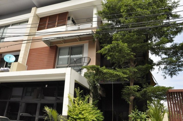 ให้เช่าโฮมออฟฟิศ3 ชั้น  380 ตรม. พร้อมเฟอร์และเครื่องใช้สำนักงานบางส่วน  ปากเกร็ด-แจ้งวัฒนะ 19