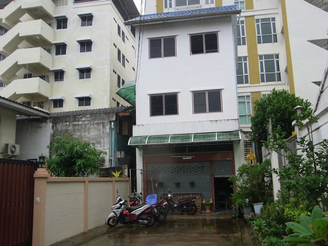 บ้านทำห้องพักถนนนครอินทร์ 3  นนทบุรี ใกล้บิ๊กซีติวานนท์ เดินทางสะดวก