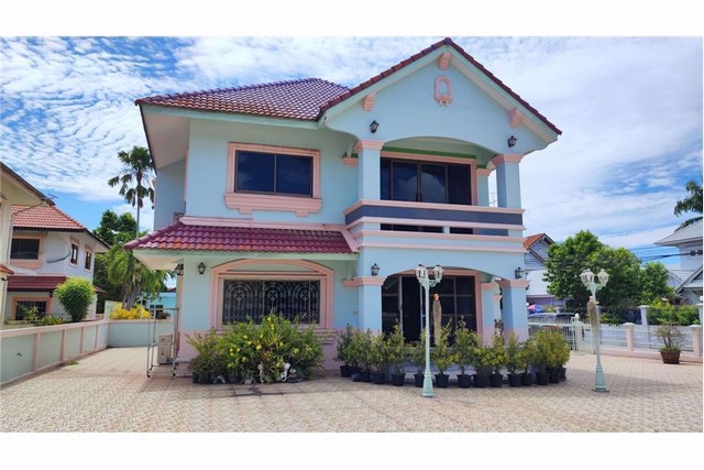 บ้านสวยสองชั้น 5 นอน 5 น้ำ พร้อมสระว่ายน้ำ ใจกลางซอยสยามคันทรีคลับ