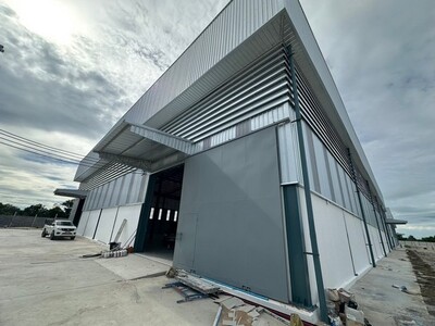 ขายและให้เช่าโรงงานบ้านบึงชลบุรี พื้นที่อาคาร : 2,490ตรม.