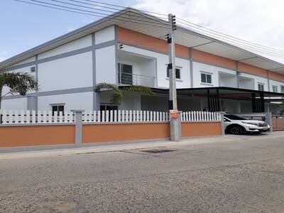 ขายบ้านทาวน์โฮม ปากทางหมู่บ้าน โครงการบ้านสวน บางละมุง 4 พัทยา