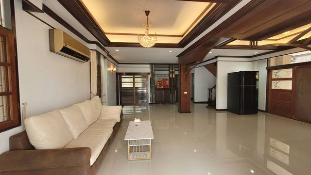 [H114]บ้านเดี่ยว สมเด็จเจ้าพระยา คลองสาน รีโนเวทใหม่ ตกแต่งบิ้วอินเฟอร์ทั้งหลัง 