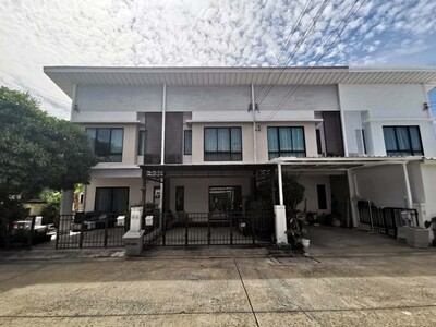 ขายทาวน์เฮ้าส์ หมู่บ้านโมดิวิลล่า ปิ่นเกล้า-วงแหวน ถนนบางกรวย-จงถ