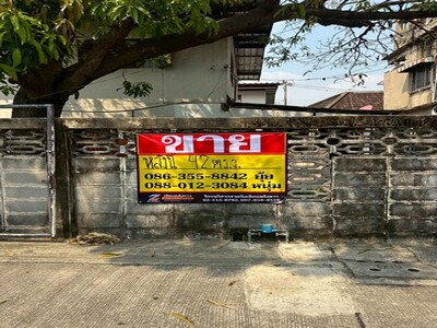 ขายบ้านเดี่ยว 42 วา  ซอยลาดพร้าว 63 แยก8  ใกล้รถไฟฟ้าสถานีโชคชัย4