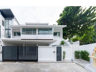 ขายทาวน์โฮม 3 ชั้น หลังใหญ่ 48 ตรว. 440 ตร.ม. ซอยสุขุมวิท15