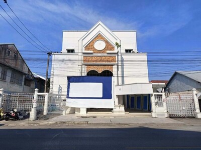 ขายสำนักงาน ถนนธนาลัย เชียงราย ดีไซน์สวย พื้นที่ใช้สอยกว้าง  