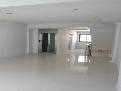 ให้เช่าโฮมออฟฟิศ 4 ชั้นครึ่ง  อ่อนนุช 41 ใกล้MRT สถานีศรีนุช