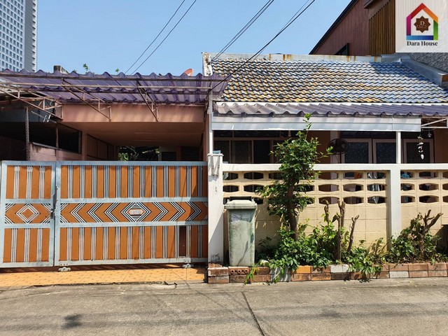  2166 FOR RENT บ้าน หมู่บ้านสี่ไชยทอง 3 ถ.แจ้งวัฒนะ-ปากเกร็ด 24 นนทบุรี  10000 บ. ไม่ไกลจาก ห้างเซ็นทรัล แจ้งวัฒนะ ซื้อไว้มีแต่กำไร