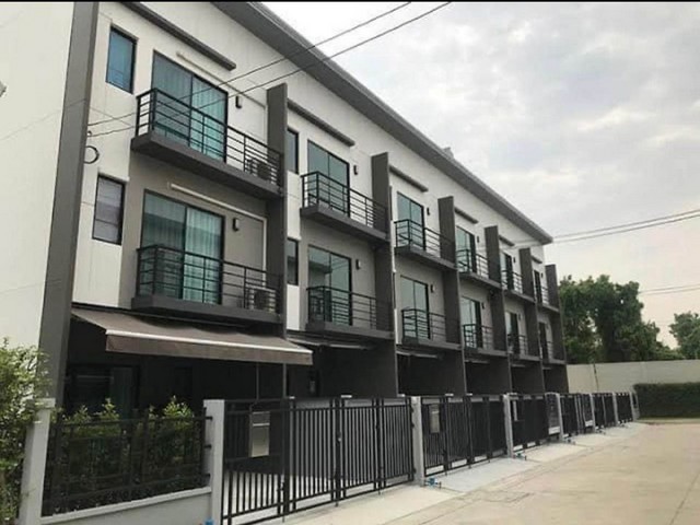 ให้เช่าทาวโฮม หมู่บ้านกลางเมือง ราชพฤกษ์-พระราม5 ใกล้ตลาดบางศรีเมือง
