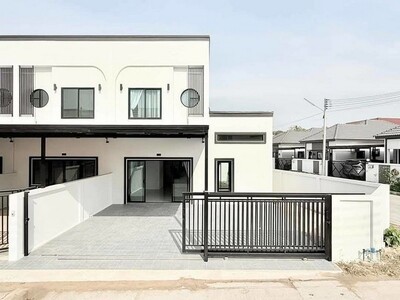 ขายบ้านทาวน์โฮม 2 ชั้น แปลงมุม มบ.รัตนากรวิลเลจ17 พัทยา