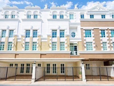 เฟอร์ฯครบ ฟังก์ชันครบ 3 นอน 4 น้ำ  ทาวน์โฮมหรู 4 ชั้น อ่อนนุช  