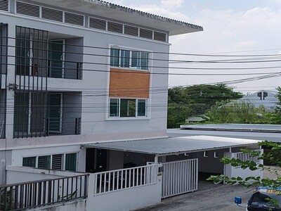 ให้เช่าโฮมออฟฟิศ 3 ชั้น​ 4 ห้องนอน ลาดพร้าว 71 ซอยสังคมสงเคราะห์7