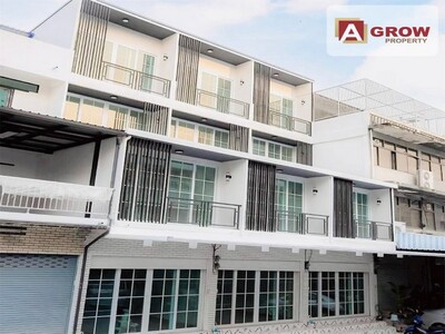 ขายอาคารพาณิชย์ 3 คูหา (ขายแยก) ลาดพร้าว 45 หลังใหญ่  รีโนเวทใหม่