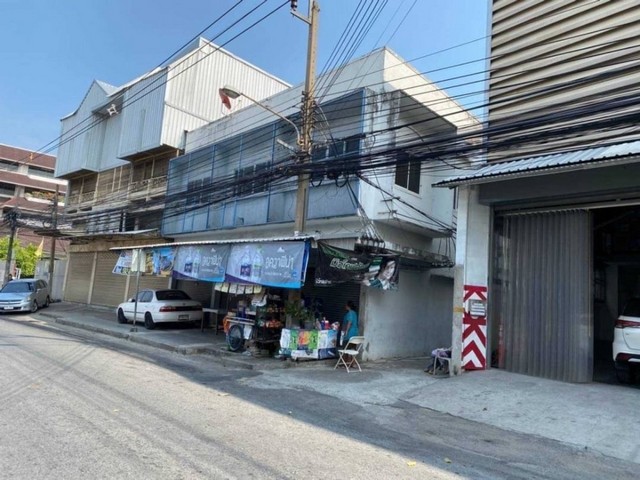 รหัสC4959 ให้เช่าอาคารพาณิชย์ 2ชั้น 3คูหา ติดถนนในซอยสาธุประดิษฐ์58 เหมาะกับธุรกิจหลายประเภท
