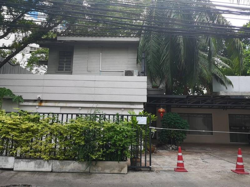 ให้เช่าบ้านเดี่ยว2ชั้นย่านอโศกพร้อมพงษ์ สุขุมวิท เขตวัฒนา เหมาะสำหรับทำธุรกิจ ที่จอดรถเกือบ 10 คัน