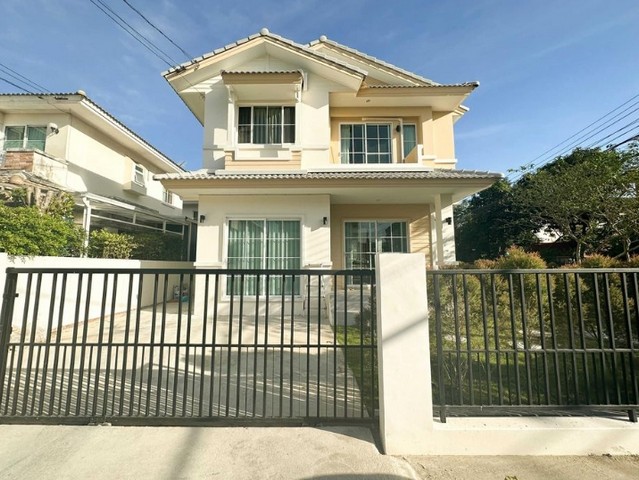 ขายบ้านเดี่ยว2 ชั้น ชลลดา วงแหวน รัตนาธิเบศร์ ซอยวัดลาดปลาดุก เนื้อที่ 54 ตรว มี 4 ห้องนอน 2 ห้องน้ำ