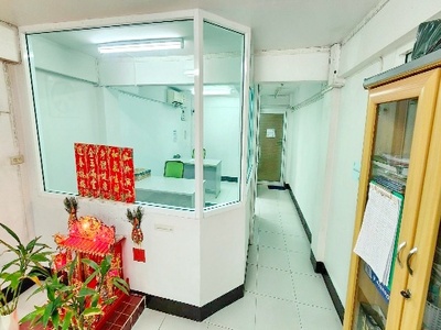 เครื่องใช้สำนักงานชั้น1 รวมค่าไฟน้ำ แอร์ รร.เลิศหล้านานาชาติ 1กม.