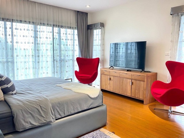 for rent luxury house  3 floors   with swimming pool  zone  Rama 9 Contact k bow 0837824962