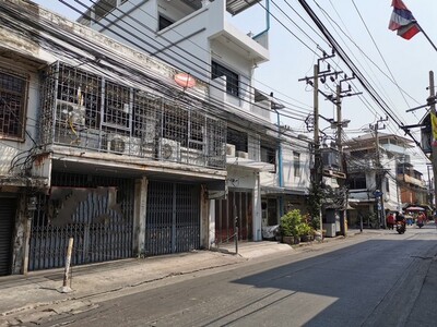 ให้เช่าตึกแถว 2 คูหา ริมถนนซอยเจริญราษฎร์ ทำเลใกล้ทางด่วน