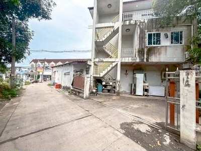 ห้องว่างให้เช่า ชั้น 3 2นอน 1น้ำ พร้อมเฟอร์ ทำเลดี ใกล้ห้างเซ็นทร