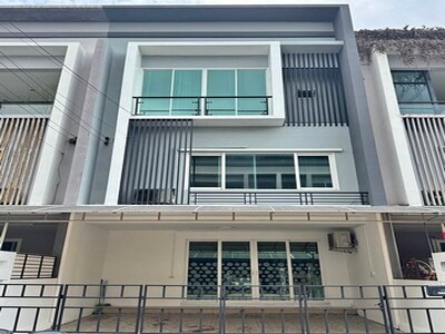 ให้เช่าทาวโฮม3 ชั้นใกล้ซีคอนสแควร์ศรีนครินทร์ และรถไฟฟ้าหัวหมาก